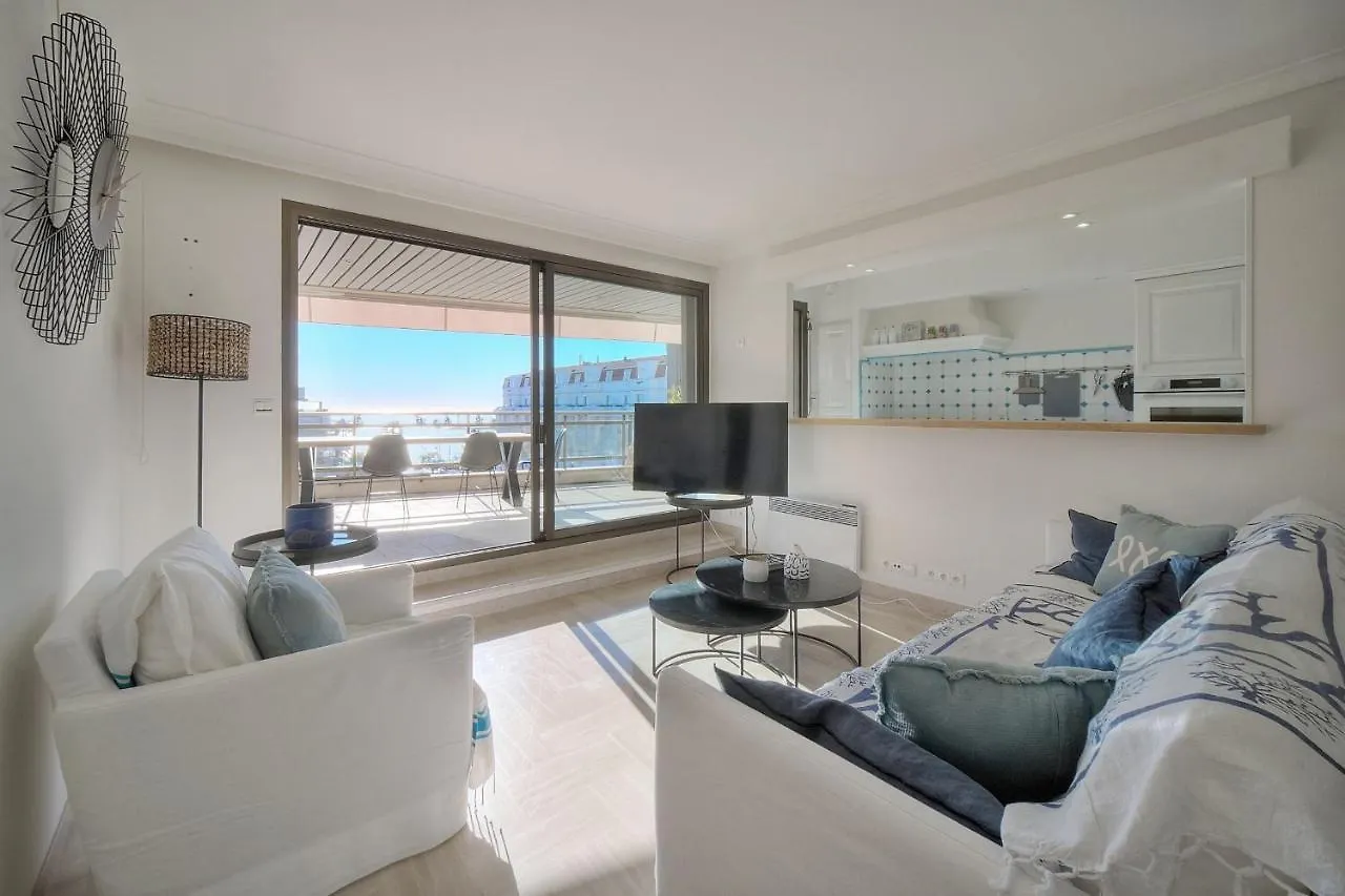 Ref 1174 - Apartment With Sea View Cannes