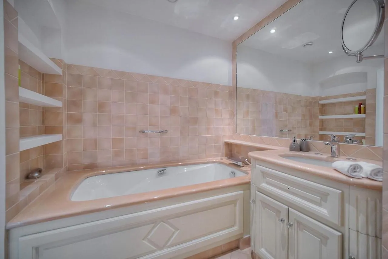 Ferienhaus Ref 1174 - Apartment With Sea View Cannes
