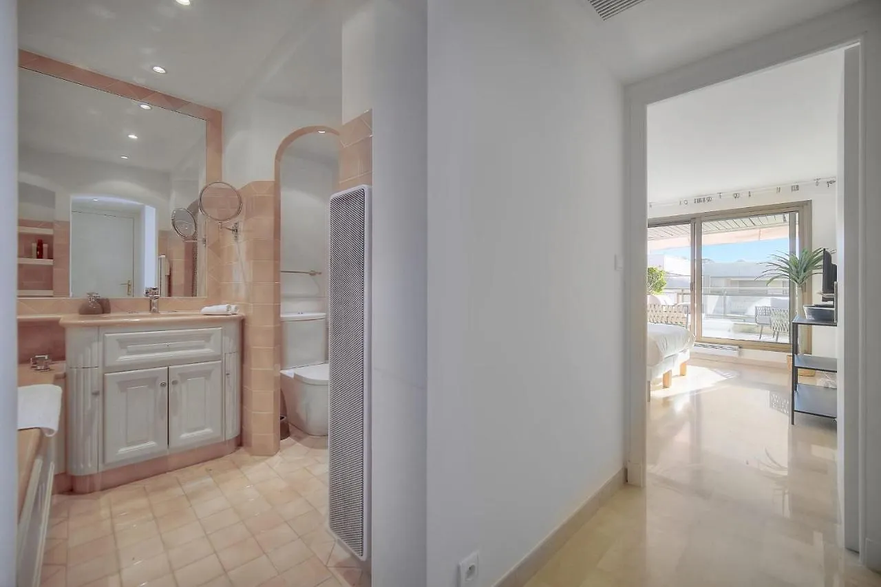 Ref 1174 - Apartment With Sea View Cannes
