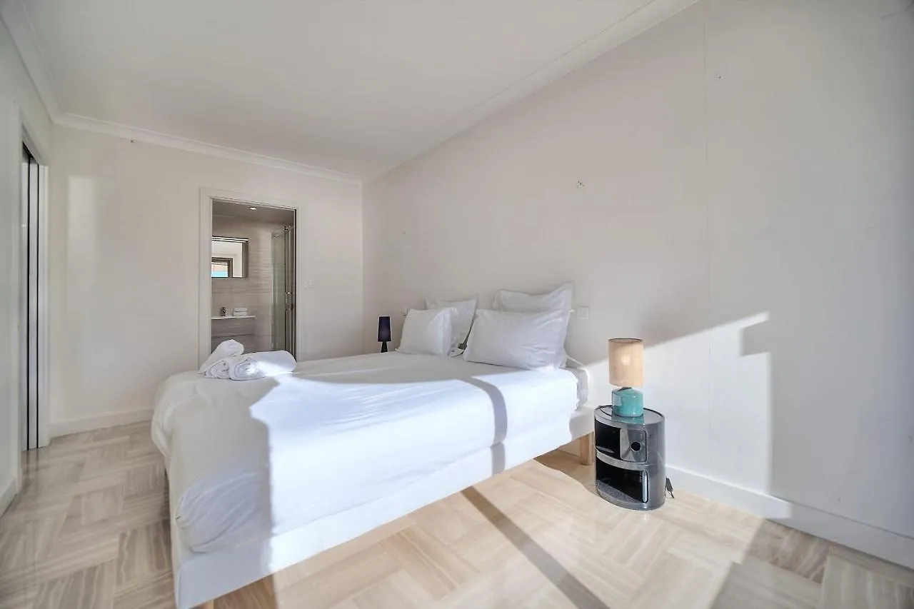 Ref 1174 - Apartment With Sea View Cannes